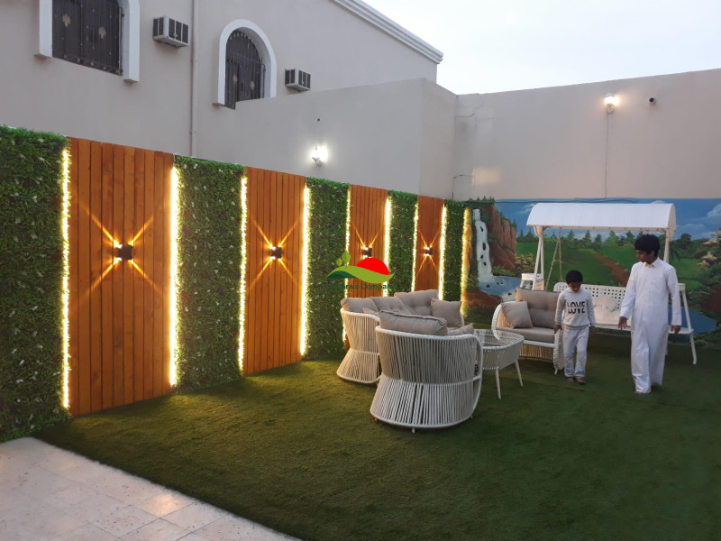 تركيب عشب جداري بقطر للايجار
