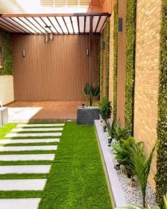 تركيب عشب صناعي في العين